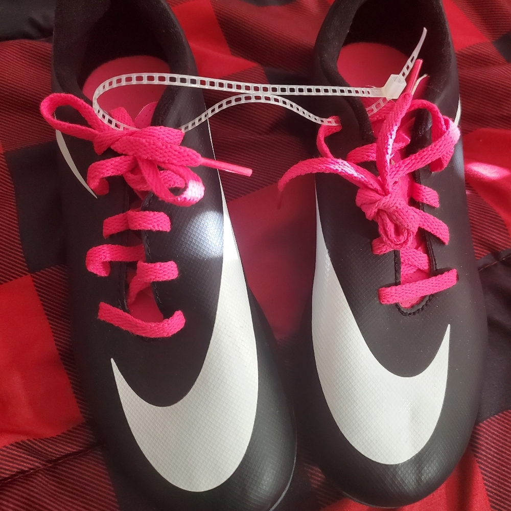 Nike Girls Soccer Kleats UK4